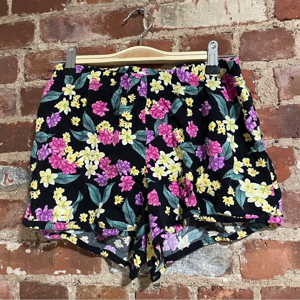 Floral flower patterned and black elastic sleeping lounge shorts size medium